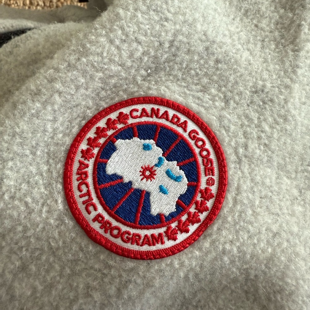 Canada Goose Chilliwack fleece bomber jacket Size Medium - Picture 5 of 7